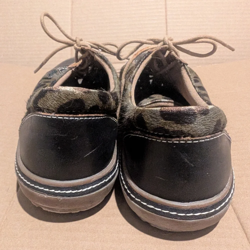 L'artiste Women's Leopard Print Lace-Up Casual Sneakers - Black & Olive